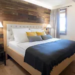House Troha - & 4*