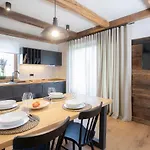 House Troha - & Frühstückspension 4*