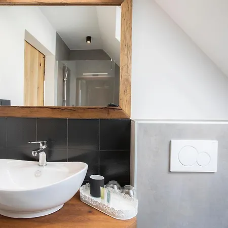 House Troha - & Bled