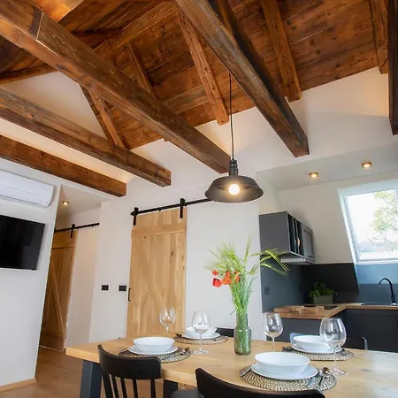 House Troha - & Bled