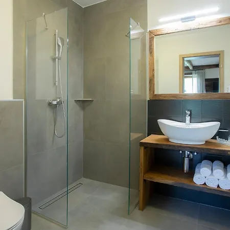 Oda ve Kahvaltı House Troha - & 4*