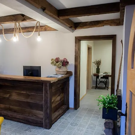 Oda ve Kahvaltı House Troha - & 4*