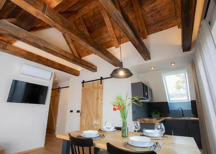 House Troha - & Bled